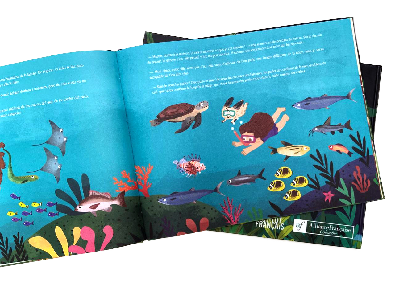 Libro abierto con ilustración submarina de Ilona